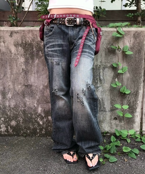 Never mind the XU / Chikashitsu+(ネバーマインド ザ エックスユー / チカシツプラス)の「【Chikashitsu +】faded wide-leg denim pants / 【チカシツプラス】フェードワイドレッグデニムパンツ(デニムパンツ・メンズ・ネイビー・L/M/S)」の1枚目の写真