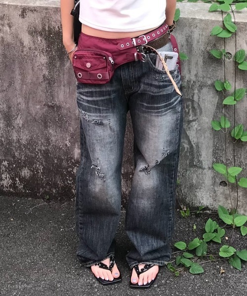 Never mind the XU / Chikashitsu+(ネバーマインド ザ エックスユー / チカシツプラス)の「【Chikashitsu +】faded wide-leg denim pants / 【チカシツプラス】フェードワイドレッグデニムパンツ(デニムパンツ・メンズ・ネイビー・L/M/S)」の3枚目の写真