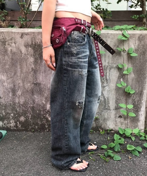 Never mind the XU / Chikashitsu+(ネバーマインド ザ エックスユー / チカシツプラス)の「【Chikashitsu +】faded wide-leg denim pants / 【チカシツプラス】フェードワイドレッグデニムパンツ(デニムパンツ・メンズ・ネイビー・L/M/S)」の4枚目の写真