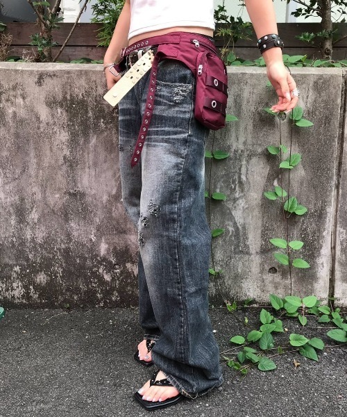 Never mind the XU / Chikashitsu+(ネバーマインド ザ エックスユー / チカシツプラス)の「【Chikashitsu +】faded wide-leg denim pants / 【チカシツプラス】フェードワイドレッグデニムパンツ(デニムパンツ・メンズ・ネイビー・L/M/S)」の5枚目の写真