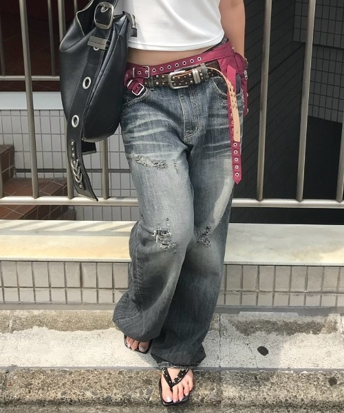 Never mind the XU / Chikashitsu+(ネバーマインド ザ エックスユー / チカシツプラス)の「【Chikashitsu +】faded wide-leg denim pants / 【チカシツプラス】フェードワイドレッグデニムパンツ(デニムパンツ・メンズ・ネイビー・L/M/S)」の2枚目の写真