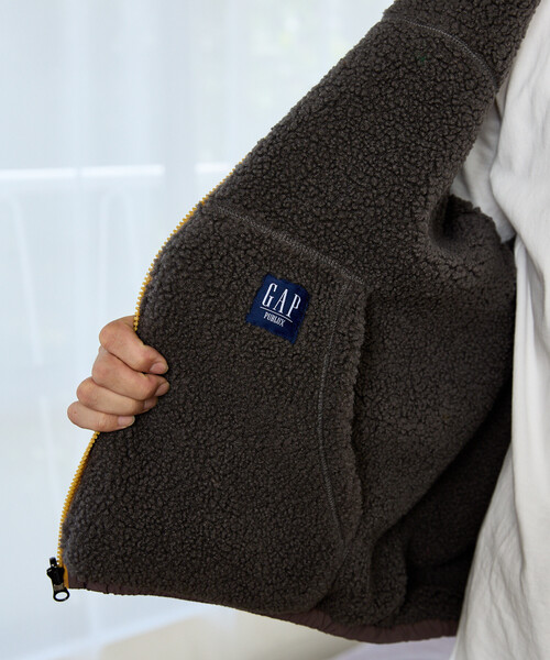 GAP(ギャップ)の「PUBLUX × GAP/ギャップ 別注 ボア × ナイロン リバーシブル ジップ ブルゾン 限定展開(ブルゾン・メンズ・レオパード/ブラウン/ネイビー/グレー・SMALL/MEDIUM/LARGE)」の5枚目の写真