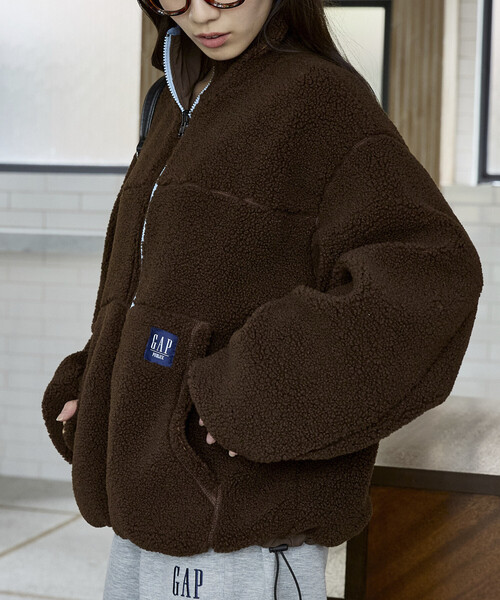 GAP(ギャップ)の「PUBLUX × GAP/ギャップ 別注 ボア × ナイロン リバーシブル ジップ ブルゾン 限定展開(ブルゾン・メンズ・レオパード/ブラウン/ネイビー/グレー・SMALL/MEDIUM/LARGE)」の21枚目の写真