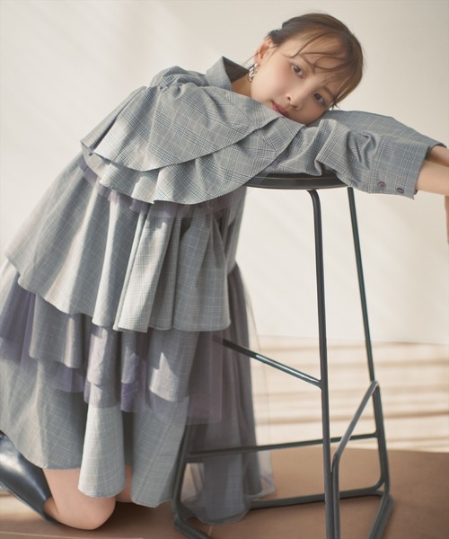 AND COUTURE(アンドクチュール)の「アシメラッフルミニワンピース(ワンピース・レディース・ブラック/グレー・FREE)」の1枚目の写真
