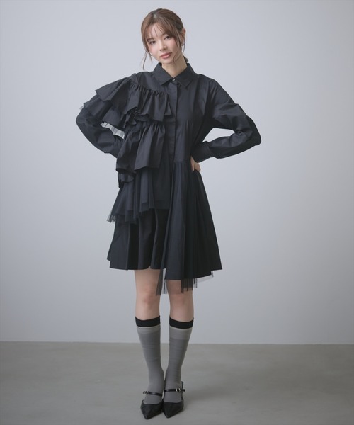 AND COUTURE(アンドクチュール)の「アシメラッフルミニワンピース(ワンピース・レディース・ブラック/グレー・FREE)」の2枚目の写真