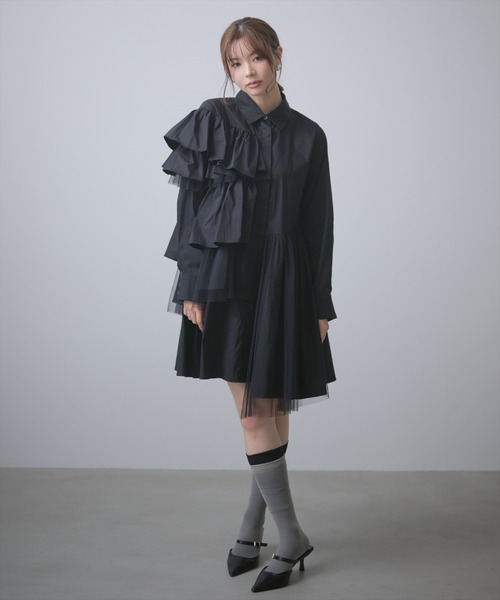 AND COUTURE(アンドクチュール)の「アシメラッフルミニワンピース(ワンピース・レディース・ブラック/グレー・FREE)」の4枚目の写真