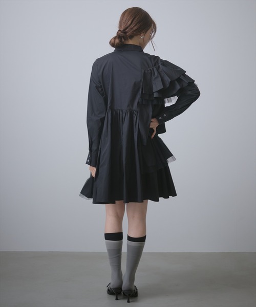 AND COUTURE(アンドクチュール)の「アシメラッフルミニワンピース(ワンピース・レディース・ブラック/グレー・FREE)」の9枚目の写真