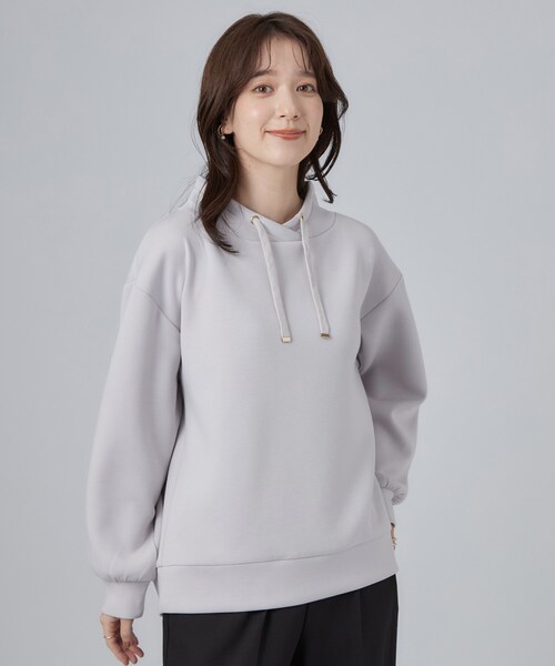 SHOO・LA・RUE（シューラルー）の「【S-LL/体型カバー】もちさらなめらかタッチ 抜き襟風トップス（Tシャツ/カットソー・レディース・ピンク/ブラック/ライトイエロー系/ライトグレー・04/02/03/01）」の5枚目の写真