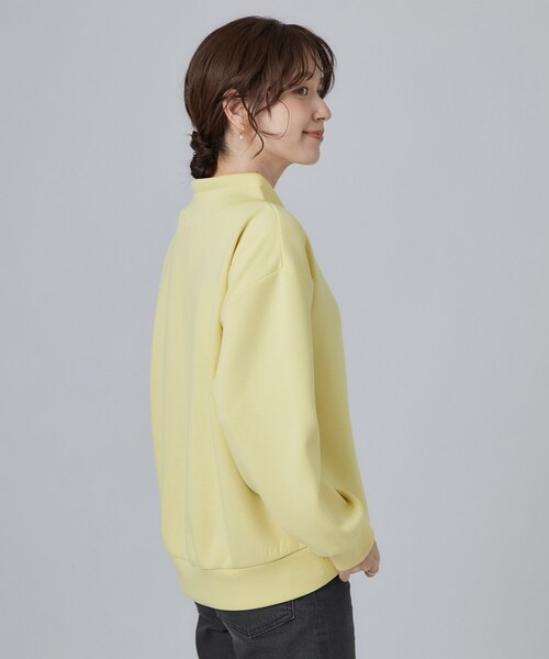SHOO・LA・RUE（シューラルー）の「【S-LL/体型カバー】もちさらなめらかタッチ 抜き襟風トップス（Tシャツ/カットソー・レディース・ピンク/ブラック/ライトイエロー系/ライトグレー・04/02/03/01）」の14枚目の写真