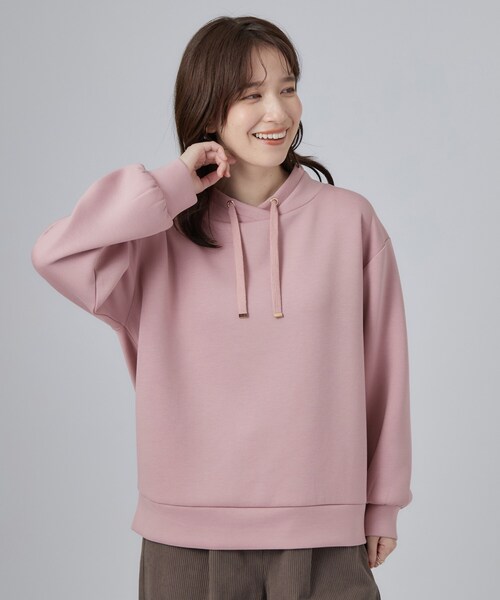 SHOO・LA・RUE（シューラルー）の「【S-LL/体型カバー】もちさらなめらかタッチ 抜き襟風トップス（Tシャツ/カットソー・レディース・ピンク/ブラック/ライトイエロー系/ライトグレー・04/02/03/01）」の17枚目の写真