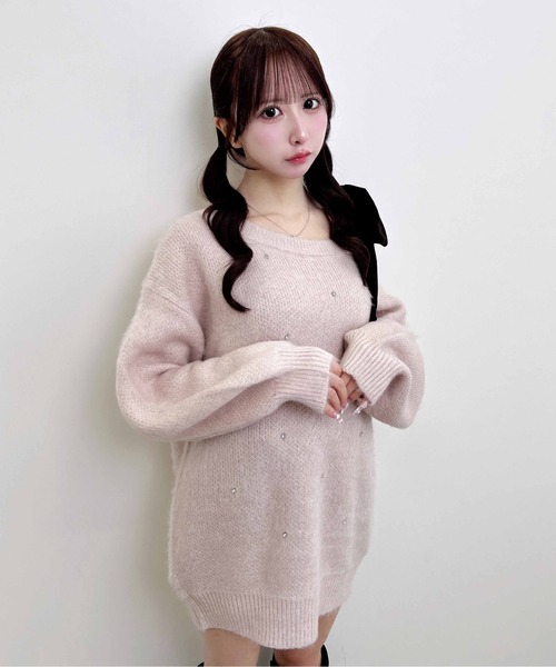 INGNI（イング）の「ワンショル肩リボンビジュ付シャギーチュニックニット（ニット/セーター・レディース・ピンク/チャコールグレー/アイボリー/ボルドー・M）」の4枚目の写真