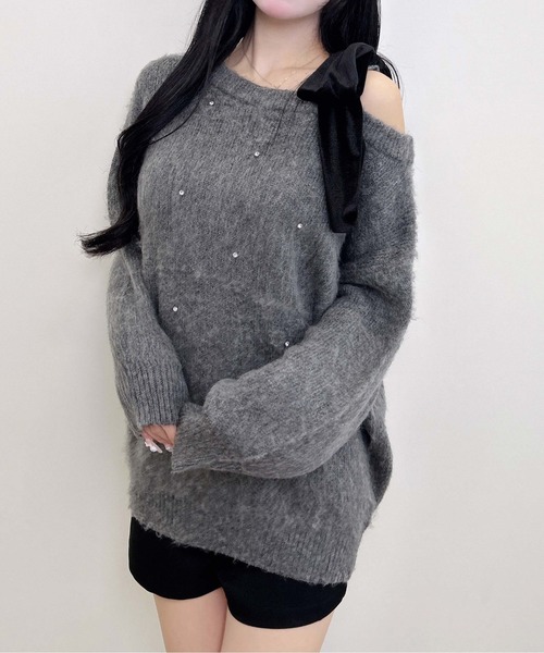 INGNI（イング）の「ワンショル肩リボンビジュ付シャギーチュニックニット（ニット/セーター・レディース・ピンク/チャコールグレー/アイボリー/ボルドー・M）」の3枚目の写真
