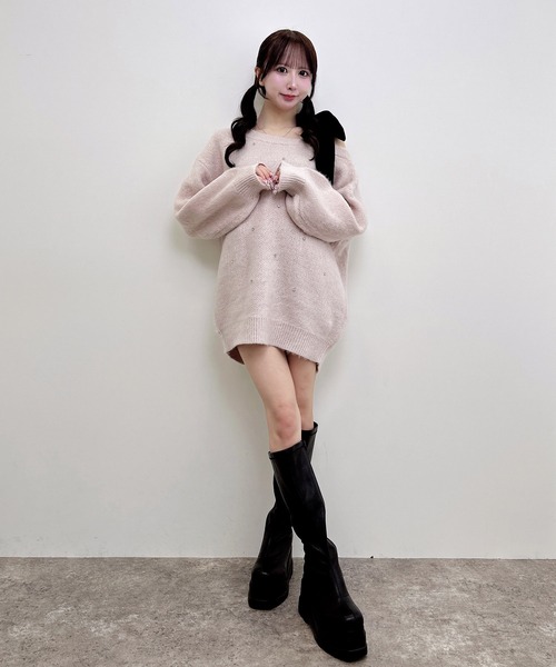 INGNI（イング）の「ワンショル肩リボンビジュ付シャギーチュニックニット（ニット/セーター・レディース・ピンク/チャコールグレー/アイボリー/ボルドー・M）」の8枚目の写真