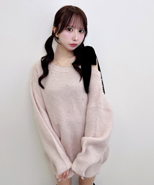 INGNI（イング）の「ワンショル肩リボンビジュ付シャギーチュニックニット（ニット/セーター・レディース・ピンク/チャコールグレー/アイボリー/ボルドー・M）」の5枚目の写真