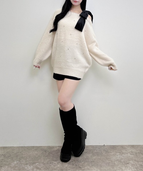 INGNI（イング）の「ワンショル肩リボンビジュ付シャギーチュニックニット（ニット/セーター・レディース・ピンク/チャコールグレー/アイボリー/ボルドー・M）」の17枚目の写真