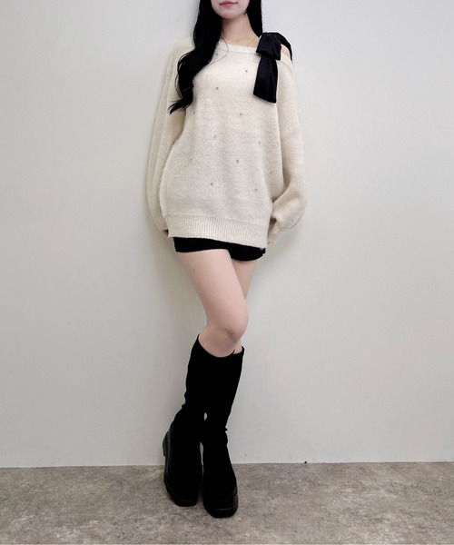 INGNI（イング）の「ワンショル肩リボンビジュ付シャギーチュニックニット（ニット/セーター・レディース・ピンク/チャコールグレー/アイボリー/ボルドー・M）」の18枚目の写真