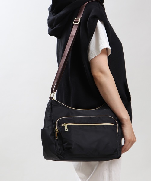 BASE（ベース）の「軽量 ナイロン ショルダーバッグ（ショルダーバッグ・レディース・グレー/ピンク/ベージュ/マスタード/カーキ/ボルドー/ダークブルー/ブラック/ネイビー/グレー系その他/グリーン/ブラウン系その他/ピンク系その他・FREE）」の2枚目の写真