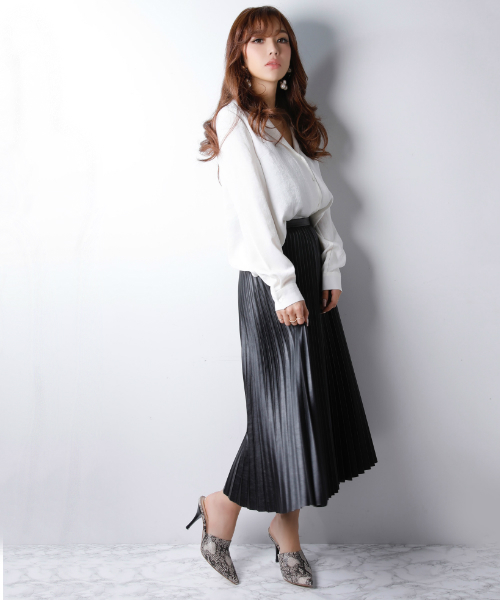 EIMY ISTOIRE（エイミーイストワール）の「leather like pleats midi skirt（スカート・レディース・ブラック・MEDIUM/SMALL）」の2枚目の写真
