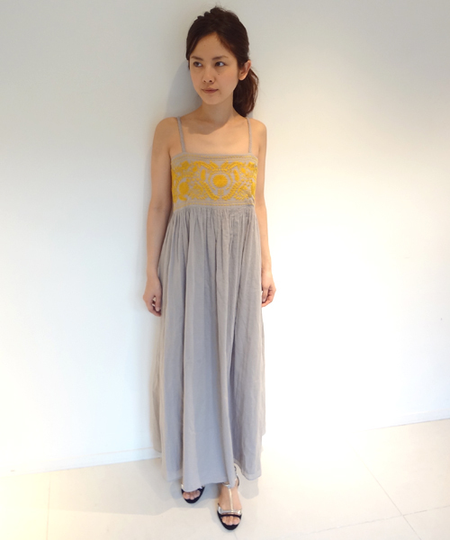 navasana（ナバアサナ）の「navasanaメキシカン刺繍マキシワンピース/712-NAJ-N102-OP130（ワンピース・レディース・ブルー/アイボリー/グレー/ブラック/ネイビー/ブラック系その他/ライトベージュ/ライトブルー・FREE）」の4枚目の写真