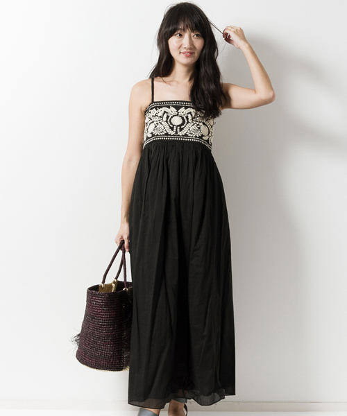 navasana（ナバアサナ）の「navasanaメキシカン刺繍マキシワンピース/712-NAJ-N102-OP130（ワンピース・レディース・ブルー/アイボリー/グレー/ブラック/ネイビー/ブラック系その他/ライトベージュ/ライトブルー・FREE）」の3枚目の写真