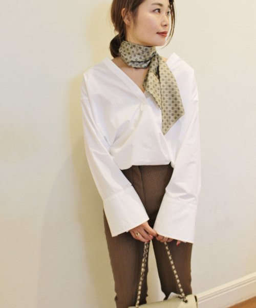 FIGARO Paris（フィガロパリ）の「Vネック後ろ結びシャツ◇（シャツ 