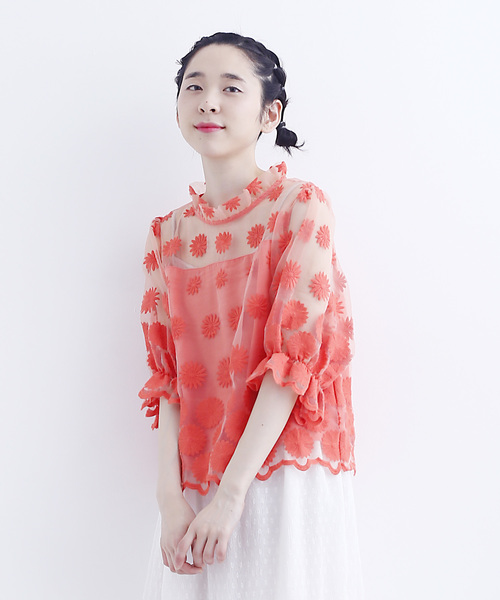 merlot plus(メルロープリュス)の「フラワー刺繍シアーブラウス1309(シャツ/ブラウス・レディース・ブルーグレー/オレンジ/ホワイト/ブラック・FREE)」の1枚目の写真