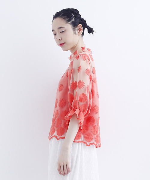 merlot plus(メルロープリュス)の「フラワー刺繍シアーブラウス1309(シャツ/ブラウス・レディース・ブルーグレー/オレンジ/ホワイト/ブラック・FREE)」の8枚目の写真