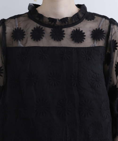 merlot plus(メルロープリュス)の「フラワー刺繍シアーブラウス1309(シャツ/ブラウス・レディース・ブルーグレー/オレンジ/ホワイト/ブラック・FREE)」の5枚目の写真