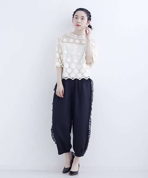 merlot plus(メルロープリュス)の「フラワー刺繍シアーブラウス1309(シャツ/ブラウス・レディース・ブルーグレー/オレンジ/ホワイト/ブラック・FREE)」の21枚目の写真