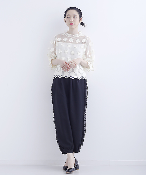 merlot plus(メルロープリュス)の「フラワー刺繍シアーブラウス1309(シャツ/ブラウス・レディース・ブルーグレー/オレンジ/ホワイト/ブラック・FREE)」の12枚目の写真