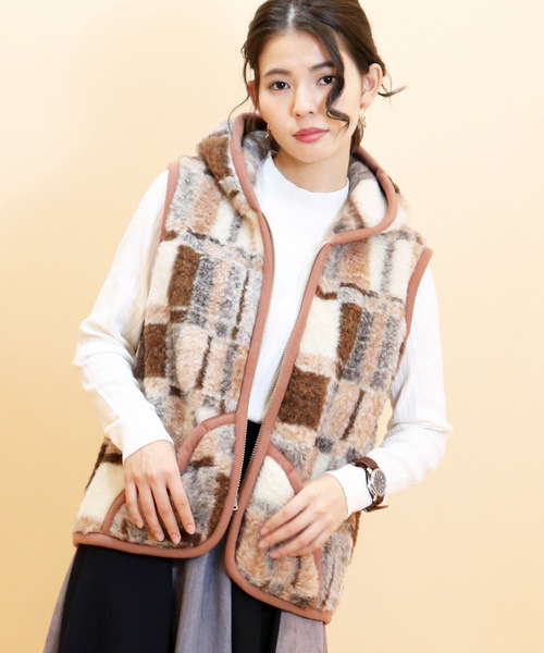 COLD BREAKER（コールドブレーカー）の「【 COLD BREAKER / コールドブレイカー 】 # ROBBY ジップアップ フード付きボアベスト（ベスト・レディース・ベージュ/ブラック/チャコールグレー/レッド/ブラウン/ナチュラル/ネイビー/ブラウン系その他・X-LARGE）」の4枚目の写真