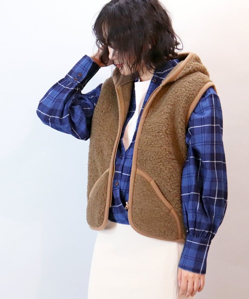 COLD BREAKER（コールドブレーカー）の「【 COLD BREAKER / コールドブレイカー 】 # ROBBY ジップアップ フード付きボアベスト（ベスト・レディース・ベージュ/ブラック/チャコールグレー/レッド/ブラウン/ナチュラル/ネイビー/ブラウン系その他・X-LARGE）」の3枚目の写真