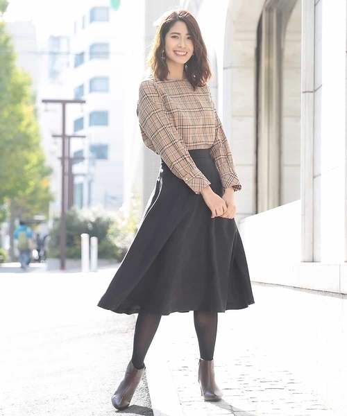 a.v.v（アーヴェヴェ）の「ギャザーチェックカフスブラウス[WEB限定サイズ]（シャツ/ブラウス・レディース・ネイビー/サンドベージュ・40/38/36/42/34）」の3枚目の写真
