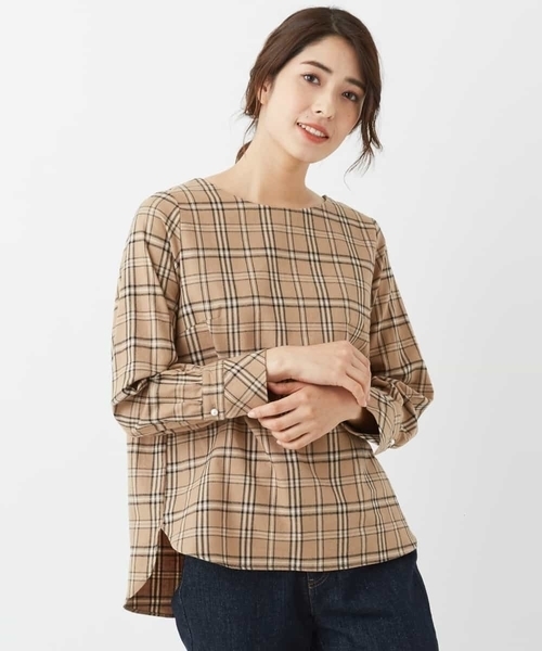 a.v.v（アーヴェヴェ）の「ギャザーチェックカフスブラウス[WEB限定サイズ]（シャツ/ブラウス・レディース・ネイビー/サンドベージュ・40/38/36/42/34）」の8枚目の写真