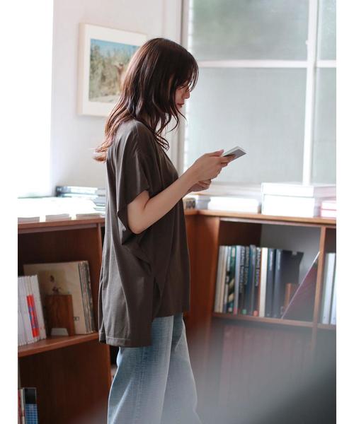 AMERICAN HOLIC（アメリカンホリック）の「MVSVネックドレープカットプルオーバー＊（Tシャツ/カットソー・レディース・ネイビー/グレー/グレー系その他2/ブラウン・M/L）」の16枚目の写真