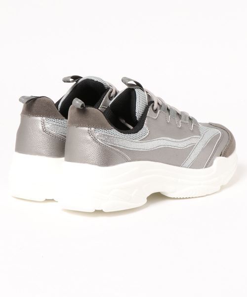 BELLUNA（ベルーナ）の「４Ｅ厚底ニュースニーカー（スニーカー・レディース・ホワイト/ブラック/ベージュ/ガンメタ・23/24/24.5/23.5/22.5）」の5枚目の写真