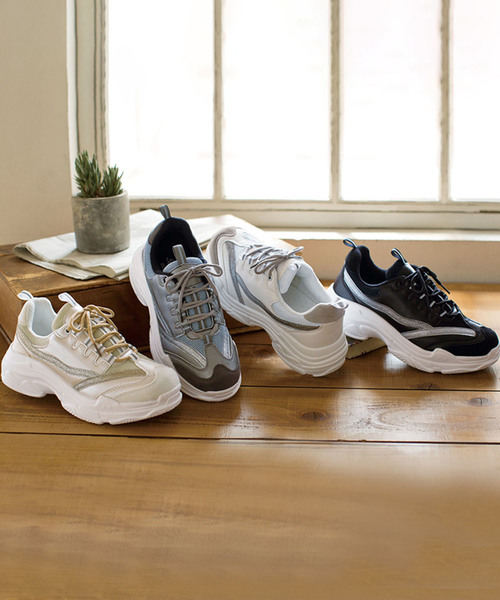 BELLUNA（ベルーナ）の「４Ｅ厚底ニュースニーカー（スニーカー・レディース・ホワイト/ブラック/ベージュ/ガンメタ・23/24/24.5/23.5/22.5）」の8枚目の写真