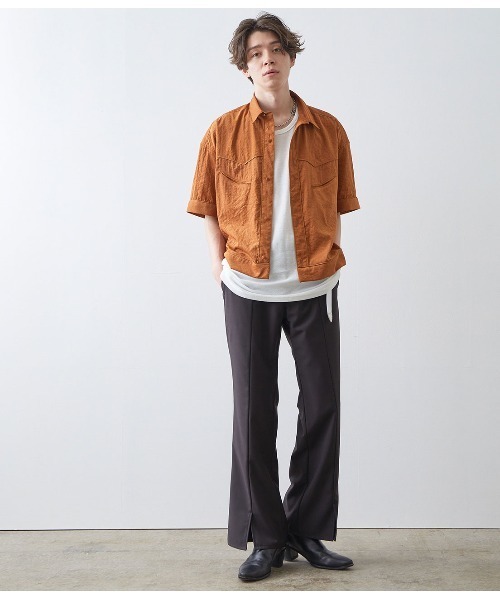 JUNRED（ジュンレッド）の「【WEB別注】センタースリットセミフレアパンツ（スラックス・メンズ・ブラック/ブラウン・S/M/L）」の3枚目の写真