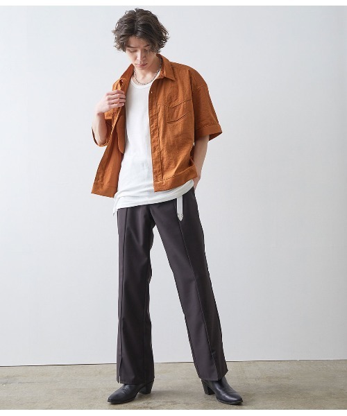 JUNRED（ジュンレッド）の「【WEB別注】センタースリットセミフレアパンツ（スラックス・メンズ・ブラック/ブラウン・S/M/L）」の4枚目の写真