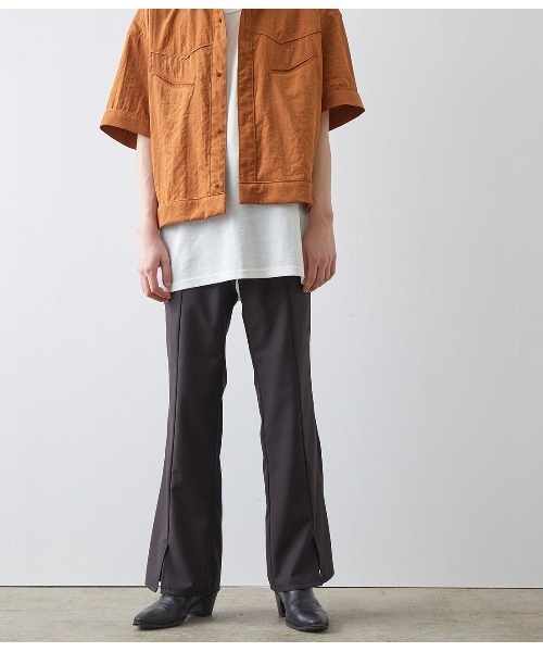 JUNRED（ジュンレッド）の「【WEB別注】センタースリットセミフレアパンツ（スラックス・メンズ・ブラック/ブラウン・S/M/L）」の5枚目の写真