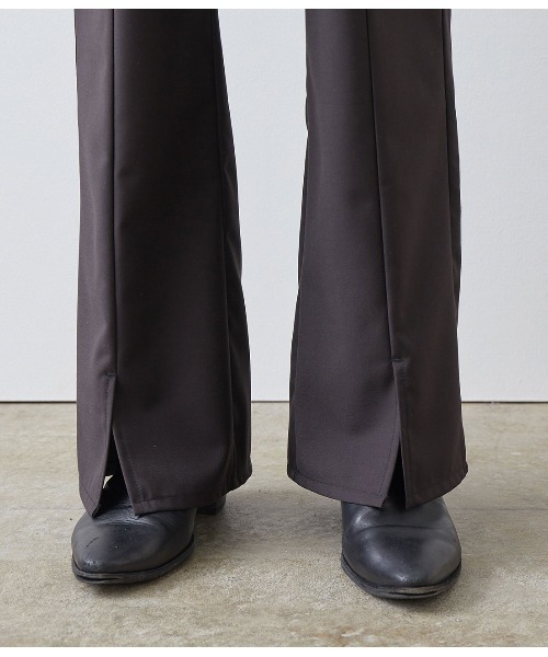 JUNRED（ジュンレッド）の「【WEB別注】センタースリットセミフレアパンツ（スラックス・メンズ・ブラック/ブラウン・S/M/L）」の15枚目の写真