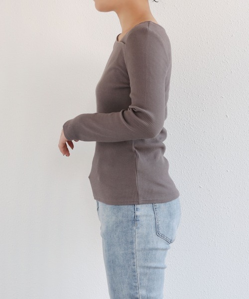 andme(アンドミー)の「テレコリブ長袖アシメネックTシャツ(Tシャツ/カットソー・レディース・ブルー系その他/ブラック/オフホワイト/チャコールグレー/ベージュ/ピンクベージュ/グリーン/イエロー/ブラウン系その他/ネイビー・M/L)」の11枚目の写真