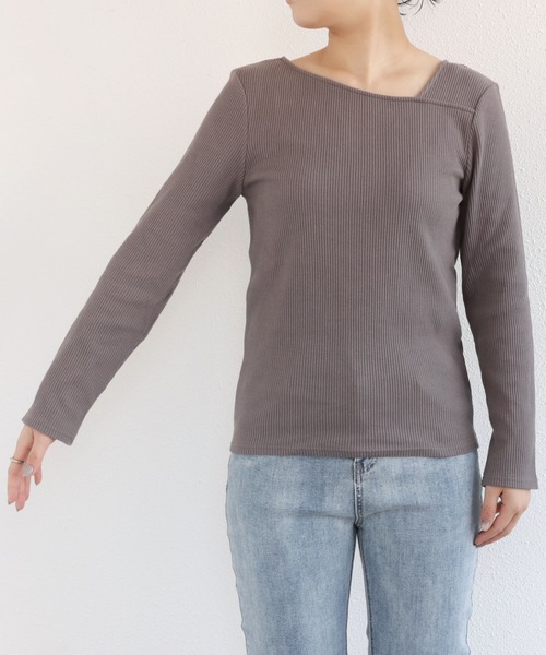 andme(アンドミー)の「テレコリブ長袖アシメネックTシャツ(Tシャツ/カットソー・レディース・ブルー系その他/ブラック/オフホワイト/チャコールグレー/ベージュ/ピンクベージュ/グリーン/イエロー/ブラウン系その他/ネイビー・M/L)」の14枚目の写真
