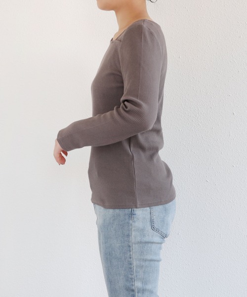 andme(アンドミー)の「テレコリブ長袖アシメネックTシャツ(Tシャツ/カットソー・レディース・ブルー系その他/ブラック/オフホワイト/チャコールグレー/ベージュ/ピンクベージュ/グリーン/イエロー/ブラウン系その他/ネイビー・M/L)」の15枚目の写真