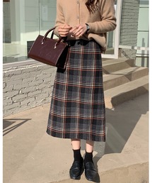 ABITOKYO（アビトーキョー）の「バックスリット チェックスカート（スカート・グレー系）」