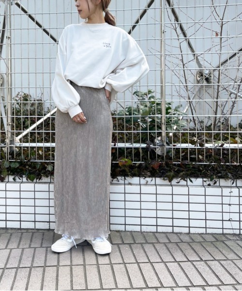apres jour mignon(アプレジュールミニョン)の「アソート袖ボリューム裏毛スウェット 2【ZOZOTOWN限定アイテム】(スウェット・レディース・グリーン/ダークパープル/その他/クリーム/グレイッシュベージュ/ダークブルー/ブラック系その他2/アイボリー/ホワイト系その他/ブラック/ブラック系その他・X-LARGE/フリー)」の18枚目の写真