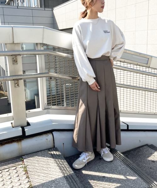 apres jour mignon(アプレジュールミニョン)の「アソート袖ボリューム裏毛スウェット 2【ZOZOTOWN限定アイテム】(スウェット・レディース・グリーン/ダークパープル/その他/クリーム/グレイッシュベージュ/ダークブルー/ブラック系その他2/アイボリー/ホワイト系その他/ブラック/ブラック系その他・X-LARGE/フリー)」の14枚目の写真
