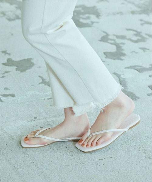 titivate(ティティベイト)の「スクエアトゥトングサンダル(サンダル・レディース・ホワイト系その他/オフホワイト/シルバー/ベージュ/ブラック・S/M/L/LL)」の9枚目の写真