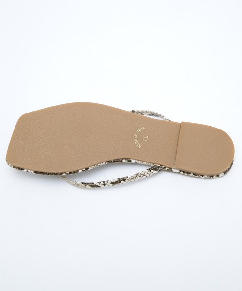 titivate(ティティベイト)の「スクエアトゥトングサンダル(サンダル・レディース・ホワイト系その他/オフホワイト/シルバー/ベージュ/ブラック・S/M/L/LL)」の15枚目の写真