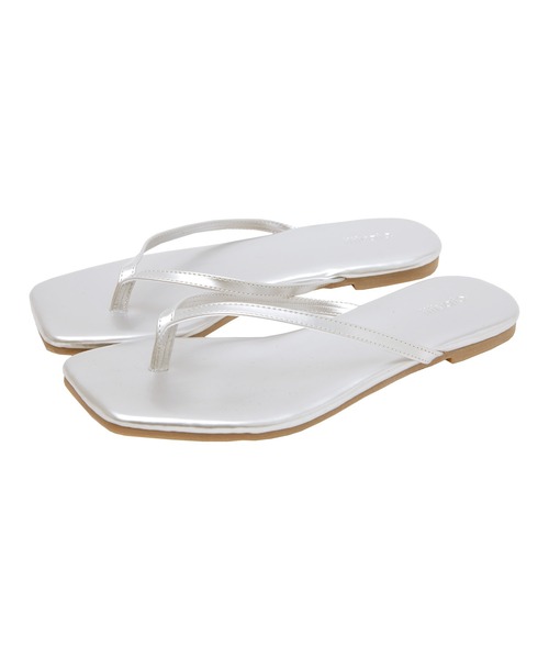 titivate(ティティベイト)の「スクエアトゥトングサンダル(サンダル・レディース・ホワイト系その他/オフホワイト/シルバー/ベージュ/ブラック・S/M/L/LL)」の8枚目の写真